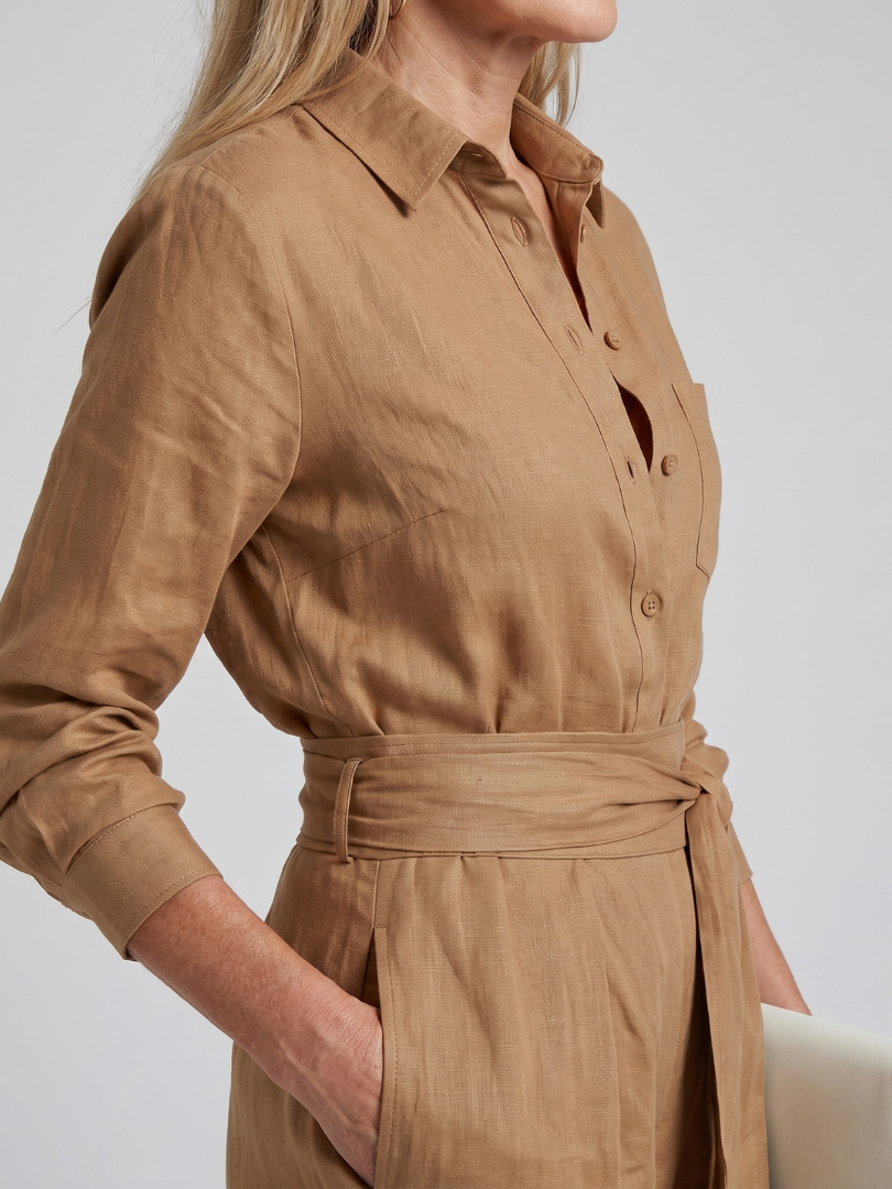 Jovie | Långärmad jumpsuit med knapplist och vida ben