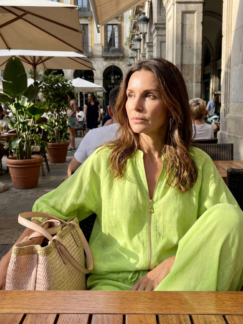Natalia | Blus med dragkedja och vida byxor