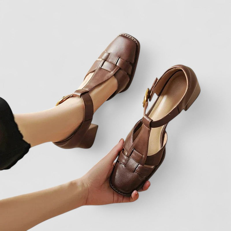 Scarlett – Ortopediska T-Strap Blockklackar