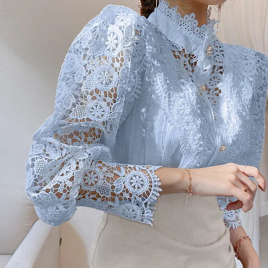 Tove | Långärmad Blus med Spets och Detaljer
