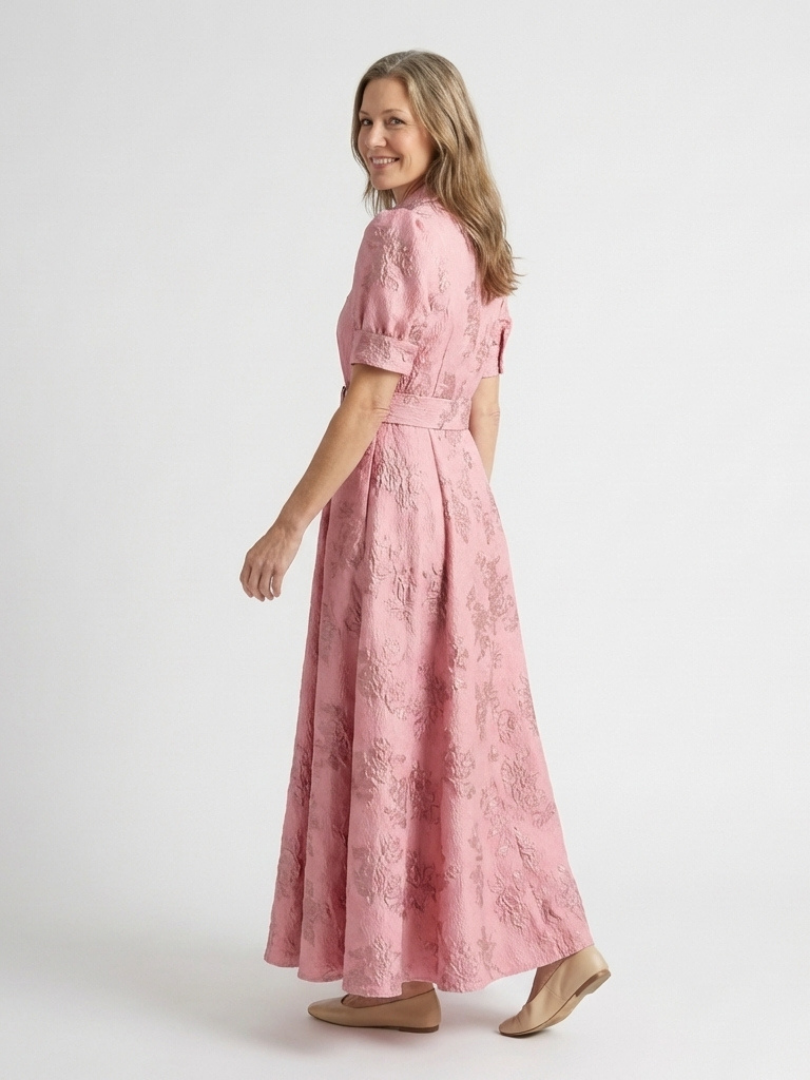 Xanthea | Maxiklänning med korta ärmar och texturerat blommig bälte