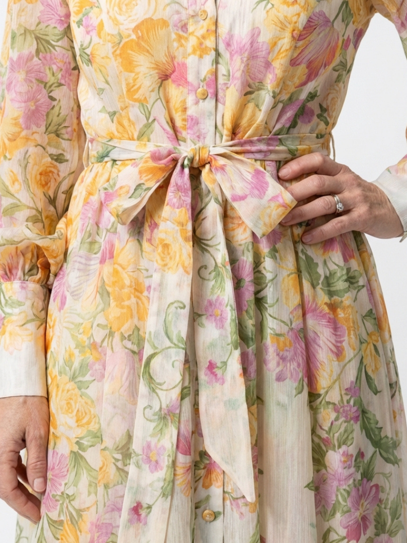 Cressida | Maxiklänning med långa ärmar i transparent blomsterdesign